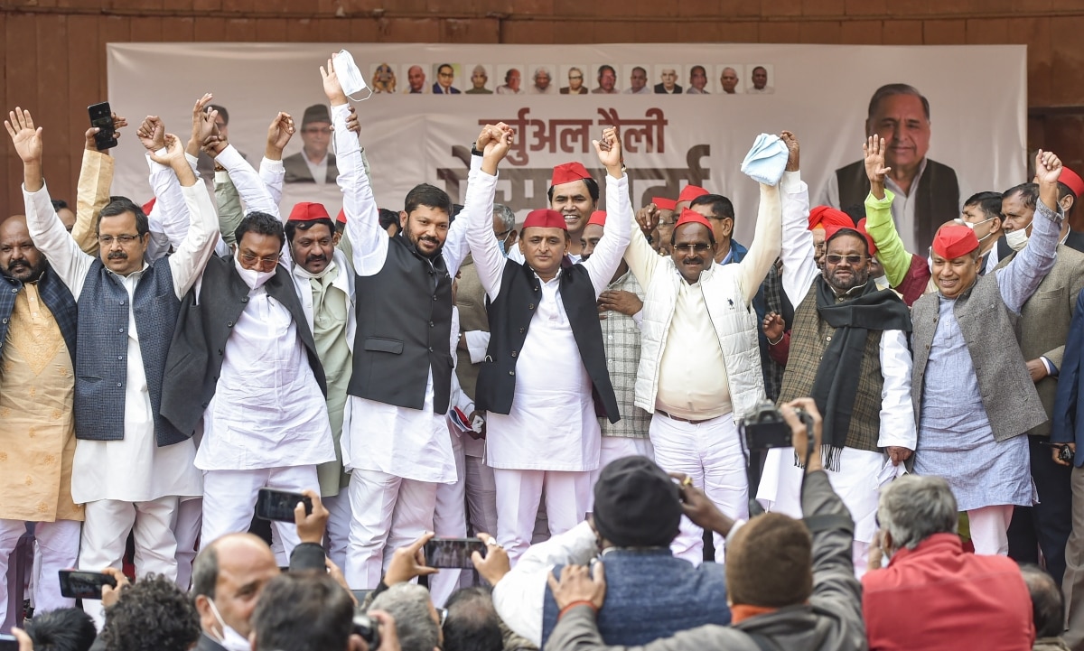 Uttar Pradesh Election: কোভিড বিধি ভঙ্গ করায় সমাজবাদী পার্টিকে সতর্ক করল কমিশন