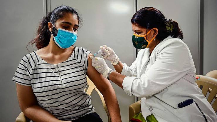 Vaccination: কোভিড ভ্যাকসিনেশন দেশে মৃত্যুর সংখ্যা কমিয়েছে, দাবি কেন্দ্রের