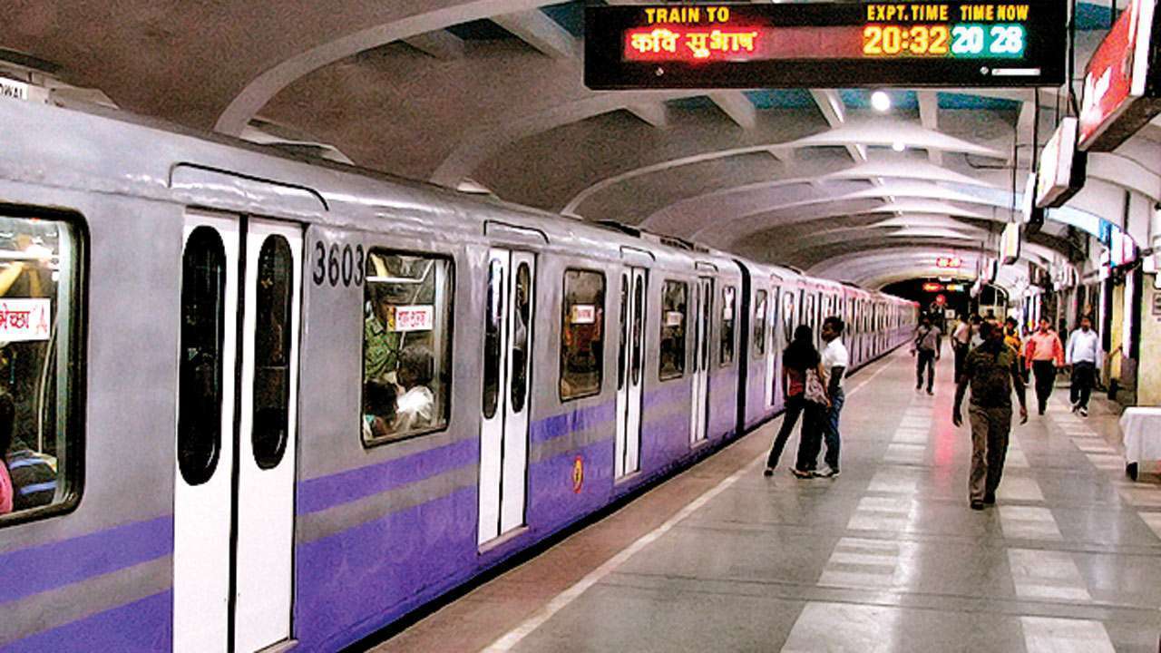 Metro: ফের মেট্রোয় মরণঝাঁপ