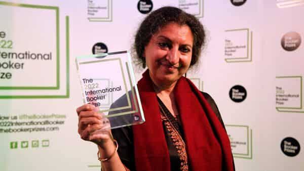 Booker Prize: প্রথম ভারতীয় হিসেবে বুকার পুরস্কার জিতলেন গীতাঞ্জলি শ্রী