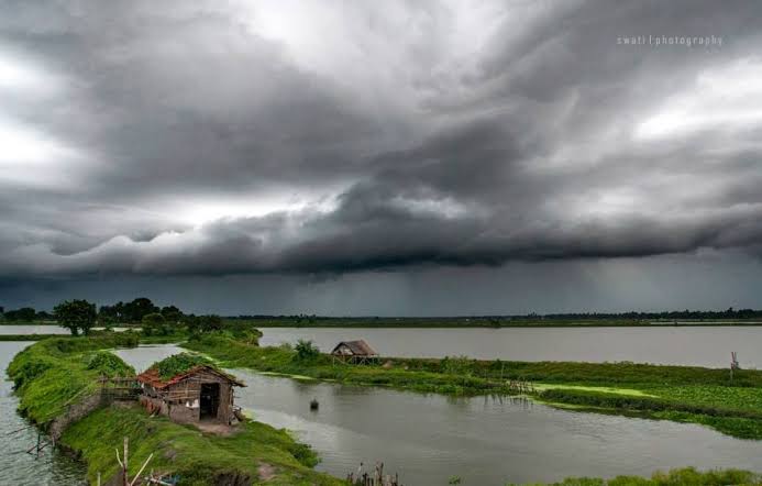 Weather: নিম্নচাপের জেরে প্রবল বৃষ্টির সম্ভাবনা দক্ষিণবঙ্গের কোন কোন জেলায়?