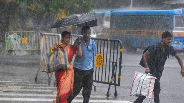 Weather: সকাল থেকেই মেঘলা কলকাতার আকাশ, ঝেঁপে বৃষ্টি আসছে কোন কোন জেলায়?