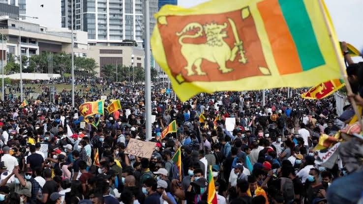 Sri Lanka: ফের অগ্নিগর্ভ শ্রীলঙ্কা, বাসভবন ছেড়ে পালালেন রাষ্ট্রপতি!