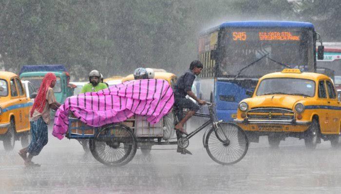Weather: স্বাধীনতা দিবসেও বৃষ্টির ভ্রুকুটি, কেমন থাকবে কলকাতার আবহাওয়া?
