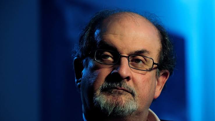 Salman Rushdie: ছুরিকাঘাতের পর একটানা অস্ত্রোপচার, কেমন আছেন সলমন রুশদি?