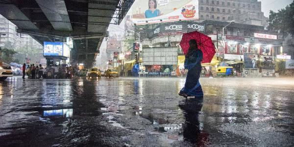 Weather: বিক্ষিপ্ত বৃষ্টির সম্ভাবনা, কেমন থাকবে শহর কলকাতার আবহাওয়া?