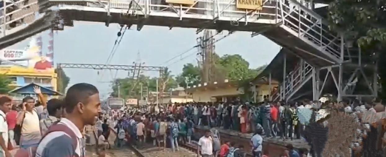 Rail Blockade: ফের অবরোধ হুগলির খন্যান স্টেশনে, বন্ধ ট্রেন চলাচল, ভোগান্তিতে যাত্রীরা