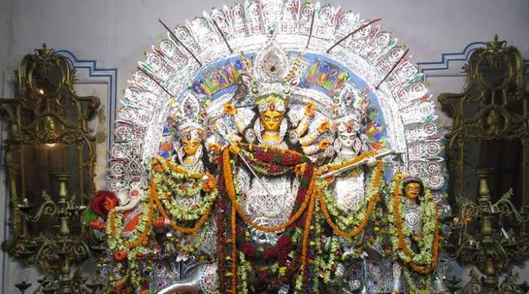 Durga Puja: ১৭৫৭ সালে প্রথম সোনার সিংহাসনে বসেছিলেন মা, জানেন শোভাবাজার রাজবাড়ির দুর্গাপুজোর বৈশিষ্ট্য?