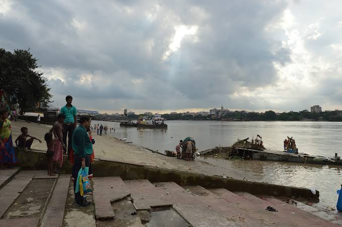Ganges: গঙ্গার ঘাটে বিপর্যয়! বানের তোড়ে নিমতলা ঘাট থেকে ভেসে গেল ৩ যুবক