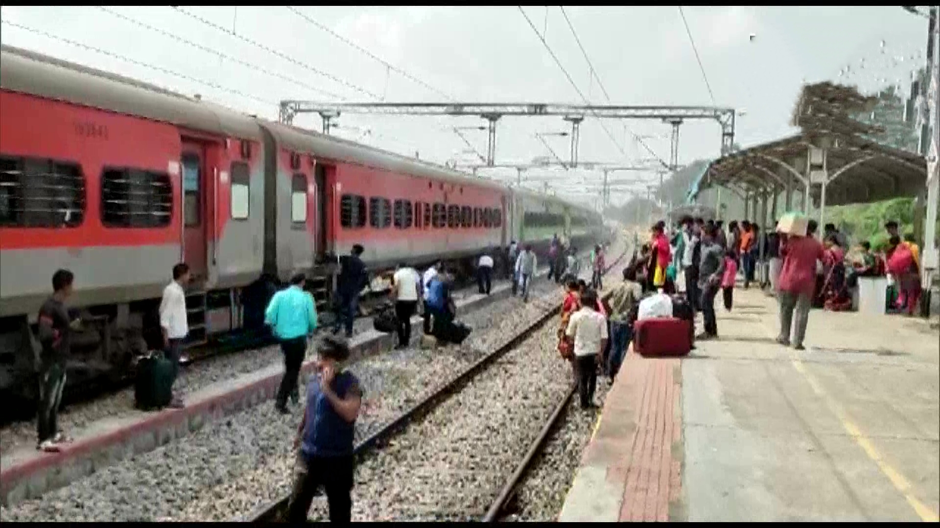 Express Train: বেঙ্গালুরু-হাওড়া এক্সপ্রেসে আগুন! কী পরিস্থিতি এই মুহূর্তে?