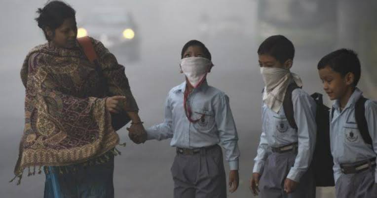 Delhi Pollution: বায়ু দূষণের জেরে ‘গ্যাস চেম্বার’ দিল্লি! বন্ধ হচ্ছে স্কুলে পঠনপাঠন