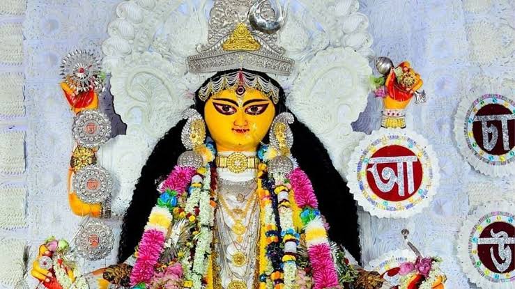 Jagadhatri Puja: জগদ্ধাত্রী পুজোয় ঠাকুর দেখতে চন্দননগর-কৃষ্ণনগরের রাস্তায় মানুষের ঢল