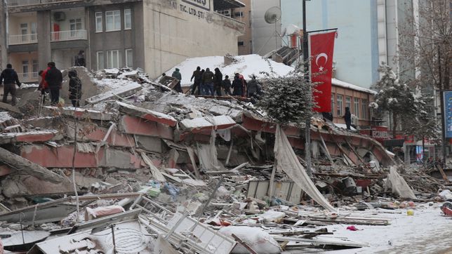 Turkey Earthquake: প্রবল ঠান্ডা-বৃষ্টিতে ব্যাহত উদ্ধারকাজ! মৃতের সংখ্যা ১৫ হাজার পার