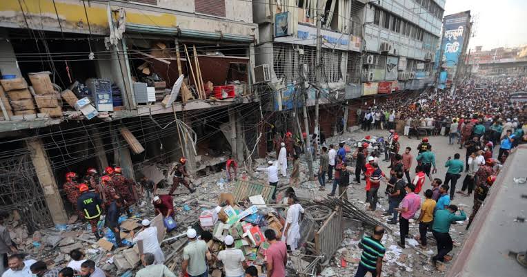 Dhaka: আচমকাই বিস্ফোরণে কেঁপে উঠল ঢাকার অভিজাত এলাকা! হত অন্তত ৮, জখম শতাধিক