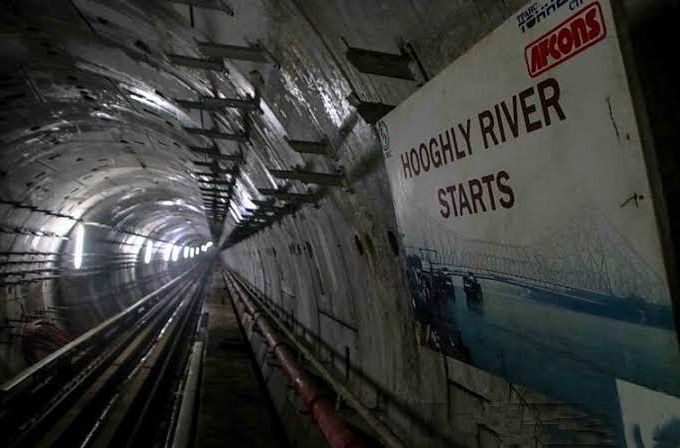 Kolkata Metro: ঐতিহাসিক মুহূর্ত! গঙ্গার তলা দিয়ে ছুটল মেট্রো, যাত্রী পরিষেবা শুরু কবে?