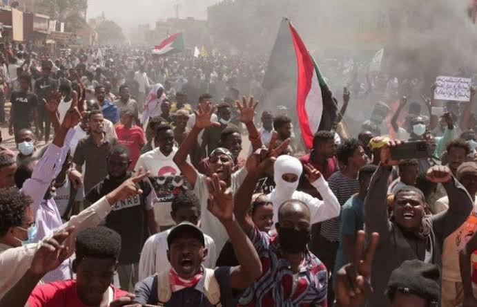 Sudan: গৃহযুদ্ধে বিধ্বস্ত সুদানে ক্রমশ বাড়ছে মৃতের সংখ্যা! কীভাবে ফেরানো হচ্ছে ভারতীয়দের?
