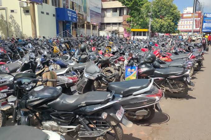 Parking Fee: মুখ্যমন্ত্রীর হস্তক্ষেপে বর্ধিত পার্কিং ফি প্রত্যাহার কলকাতা পুরসভার