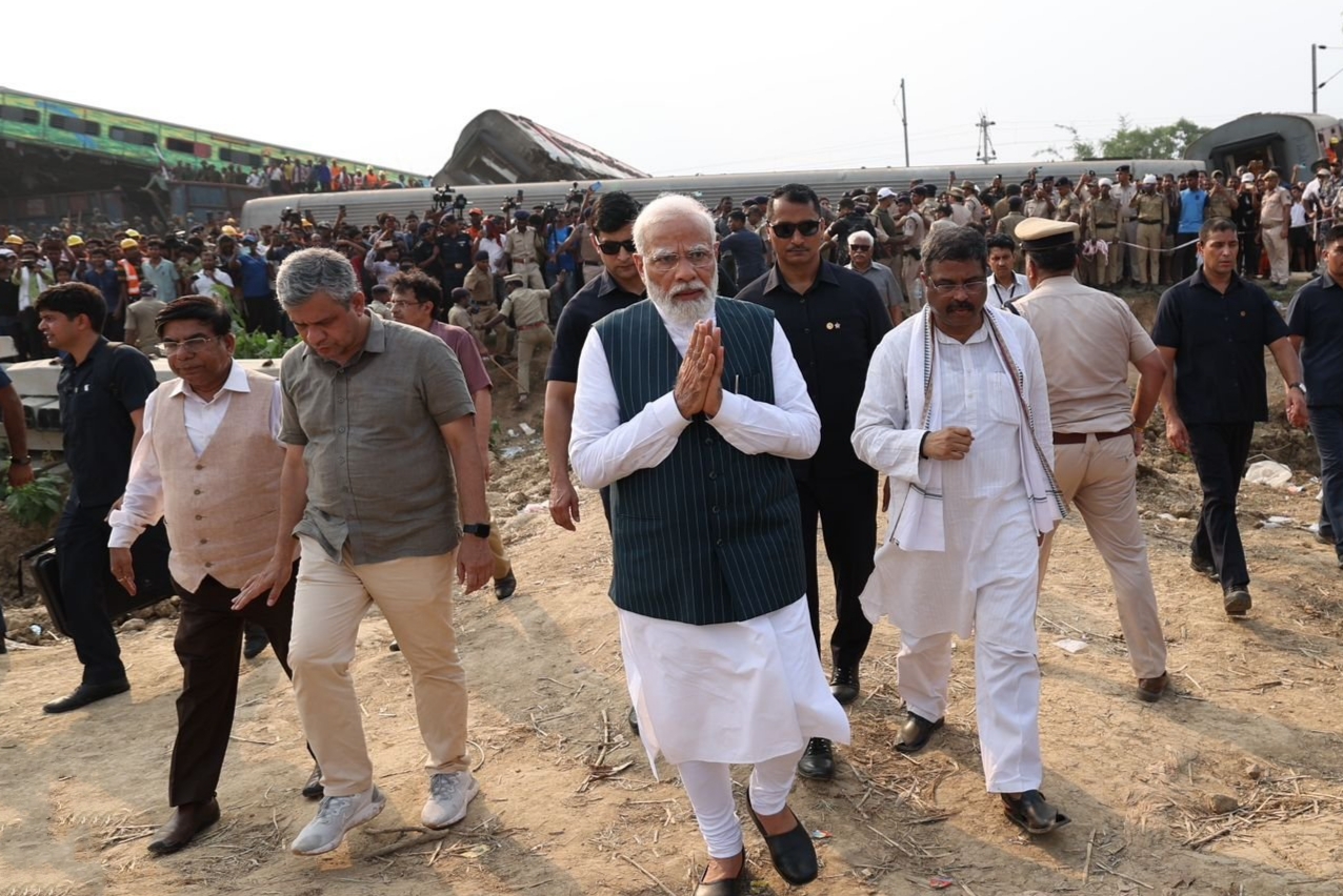 PM Modi: বালেশ্বরে দুর্ঘটনাস্থলে মোদি, ঘুরে দেখলেন হাসপাতাল, কী কথা রেলমন্ত্রীর সঙ্গে?