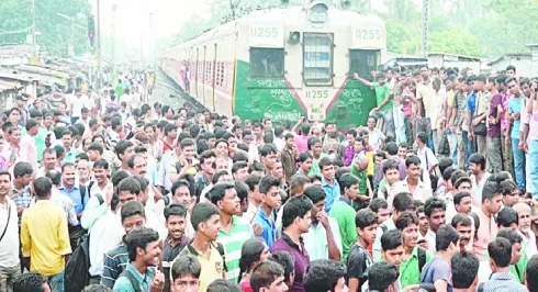 Train: সিগন্যাল বিভ্রাট! বনগাঁ-শিয়ালদহ রুটে ব্যাহত ট্রেন চলাচল