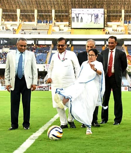 Mamata Banerjee: ডুরান্ড কাপের উদ্বোধনে ফুটবলে শট মুখ্যমন্ত্রীর