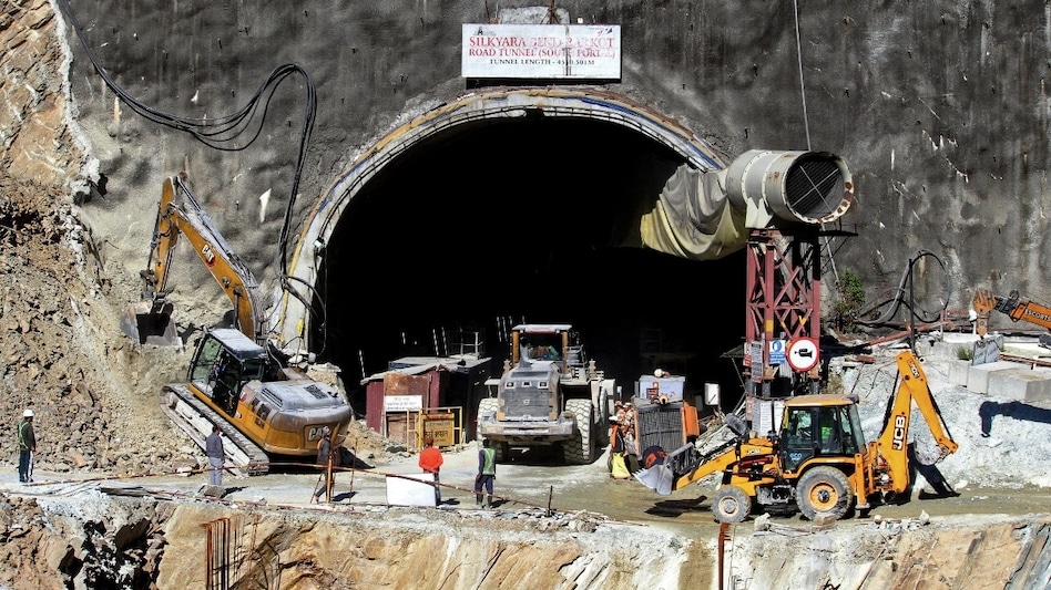 Uttarkashi Tunnel: আর মাত্র ৫-৬ মিটারের দূরত্ব! কোন পর্যায়ে উত্তরকাশীর উদ্ধারকাজ?