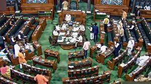 Lok Sabha: অধিবেশনের মধ্যেই গ্যালারি টপকে ঝাঁপ! স্প্রে বারুদ গ্যাস! নিরাপত্তায় গাফিলতি লোকসভায়?