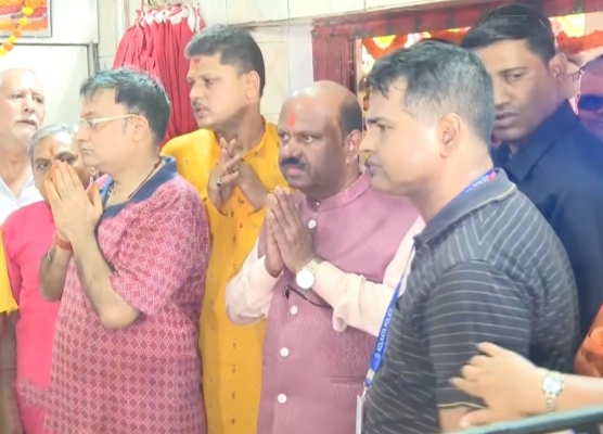 Governor: রামনবমীর পুজো সেরেই পথে রাজ্যপাল! শিবপুরে কথা স্থানীয়দের সঙ্গে